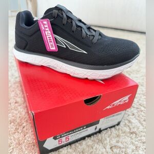 Altra Escalante 2 running shoes for women size 5.5. Brand new!